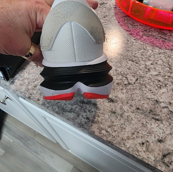 New In Box Adidas Women's White and Beige Sneakers Sz W9 M8 - Picture 7 of 10